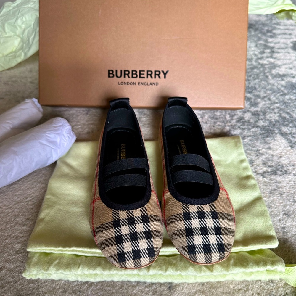 Burberry Mini Grace CHK flats, size 31(EUR)